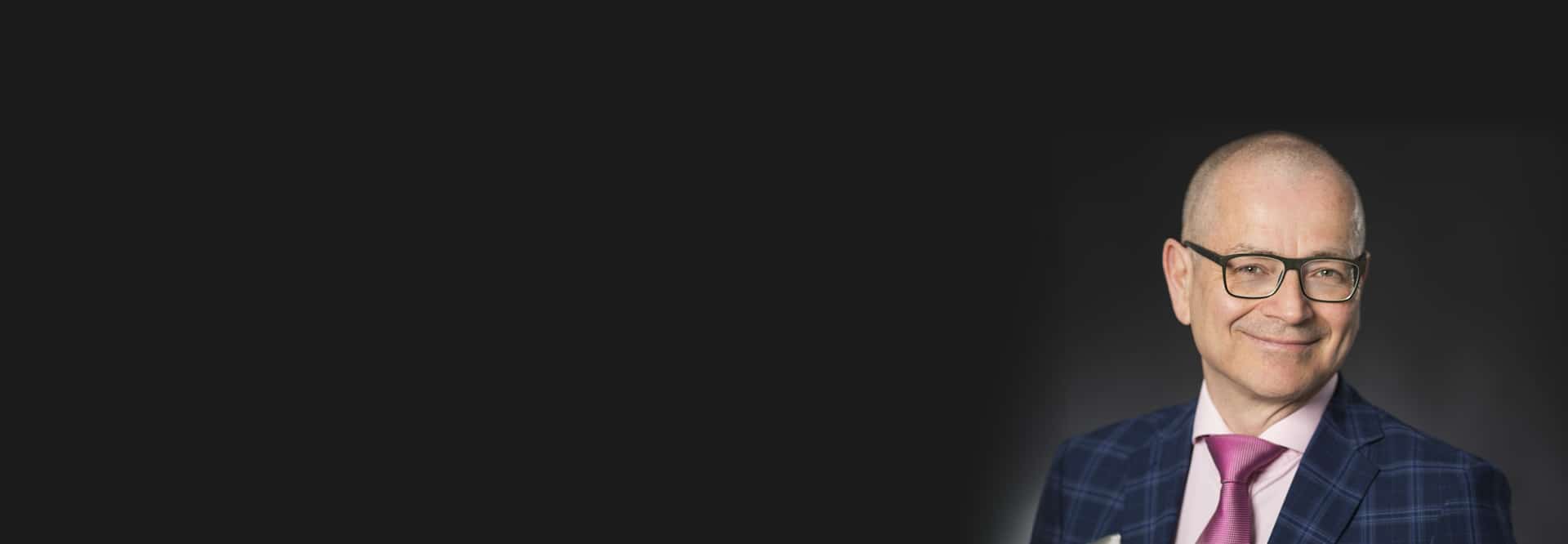 Inside the Aesthetic Mind: Prof. Dr. Uwe Paasch Inside the Aesthetic Mind: Prof. Dr. Uwe Paasch